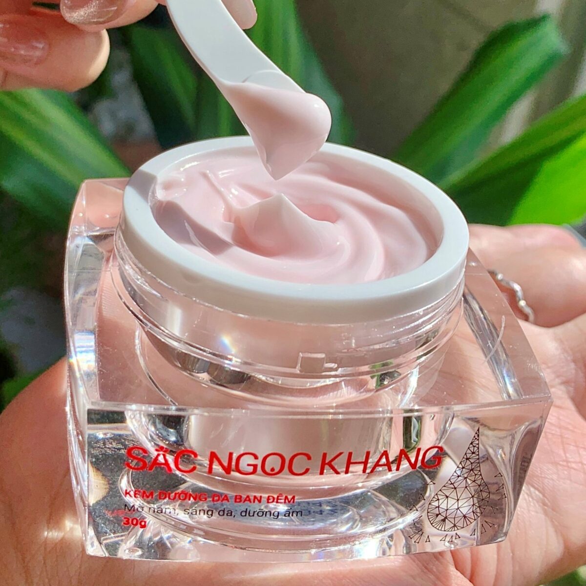 Combo Mờ Nám Dưỡng Trắng Kiềm Dầu Sắc Ngọc Khang (Kem dưỡng da ban ngày, kem dưỡng da ban đêm, kem chống nắng kiềm dầu, tặng kèm sữa dưỡng thể) - Ảnh 3
