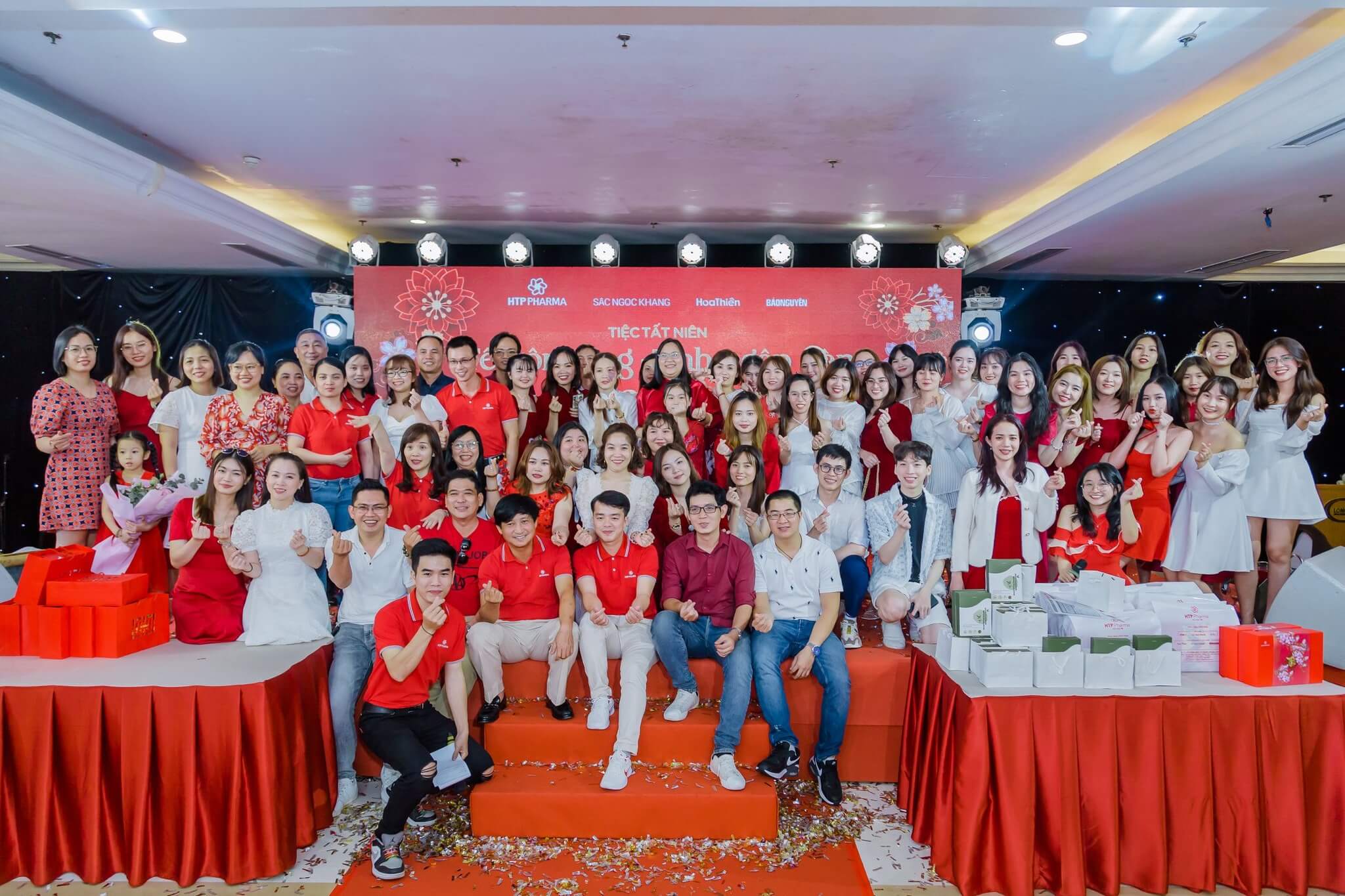 Đại gia đình Sắc Ngọc Khang