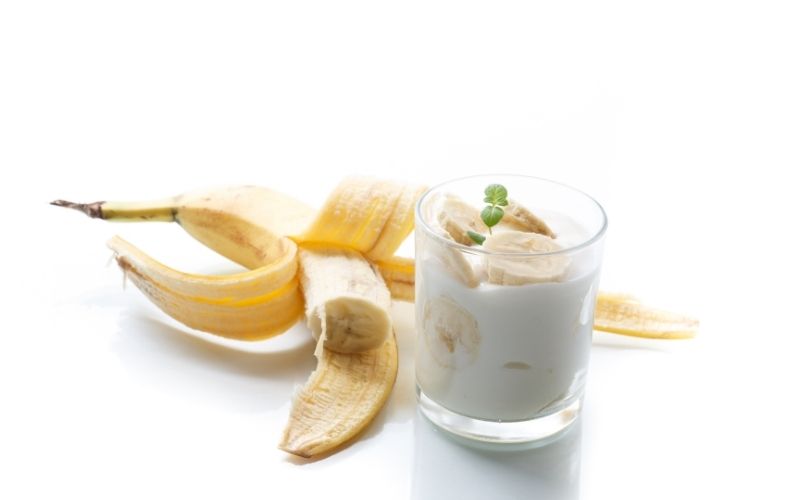 Ăn sữa chua với chuối