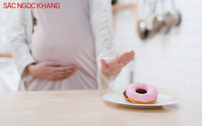 Món ăn mẹ bầu nên tránh