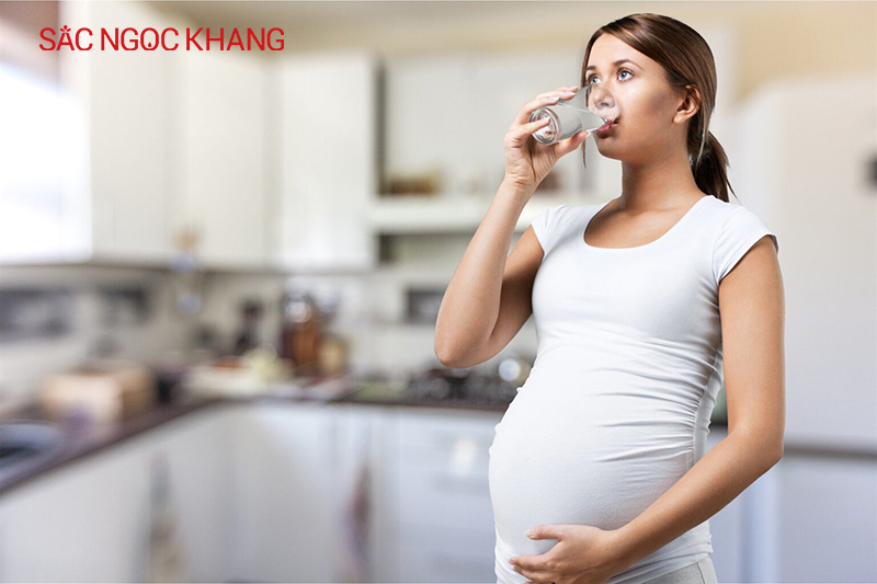 cách bảo quản collagen dạng nước Phụ nữ mang thai và cho con bú nên hỏi ý kiến bác sĩ trước khi uống Collagen