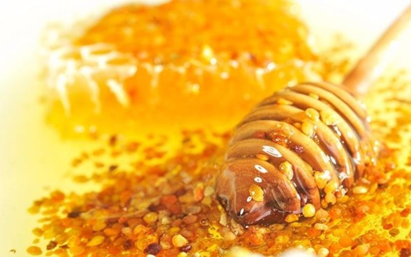 Cách sử dụng phấn hoa mật ong: ăn trực tiếp