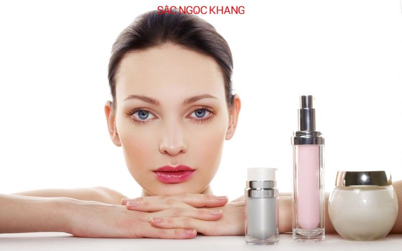 Dùng mỹ phẩm sai cách khiến da khô sần sùi