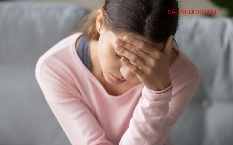 Da nổi đốm nâu do thay đổi nội tiết tố