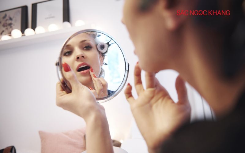 Lạm dụng mỹ phẩm gây đốm nâu trên da