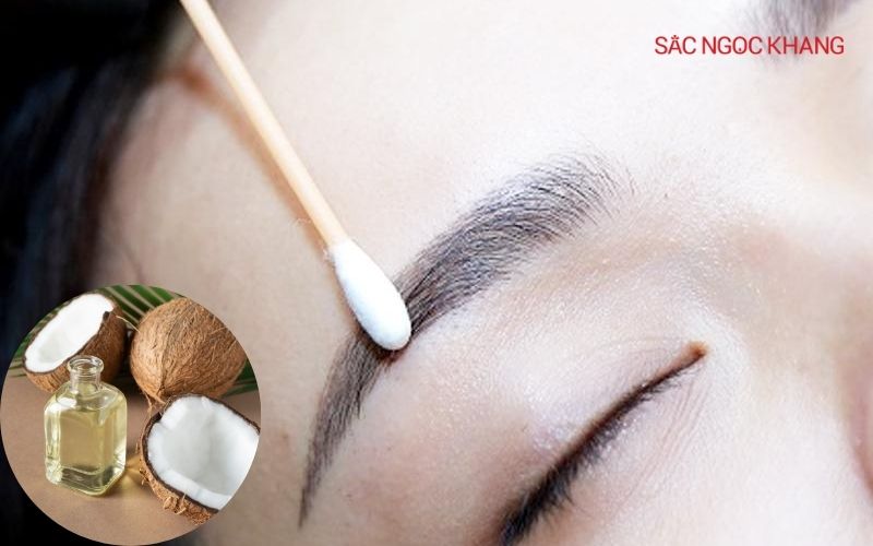 Thoa dầu dừa lên lông mày
