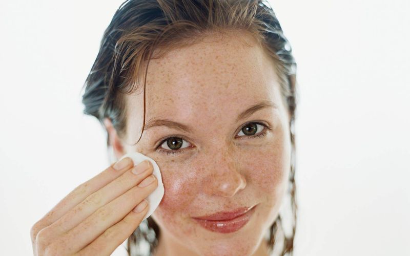 Tăng tiết nhờn là dấu hiệu làn da đang thải độc