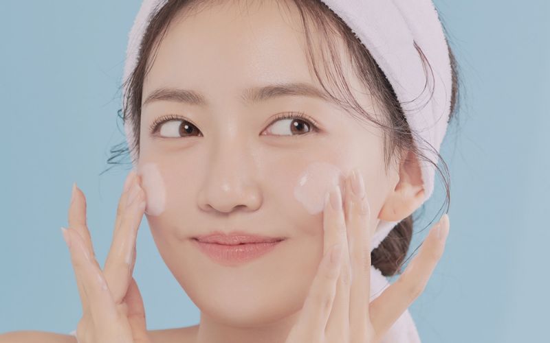 Rửa mặt đúng cách giúp da thải độc tố