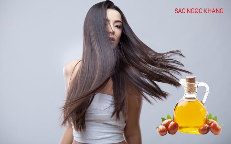 Dầu jojoba cung cấp dưỡng chất cho các nang tóc, từ đó hỗ trợ quá trình mọc tóc khỏe mạn