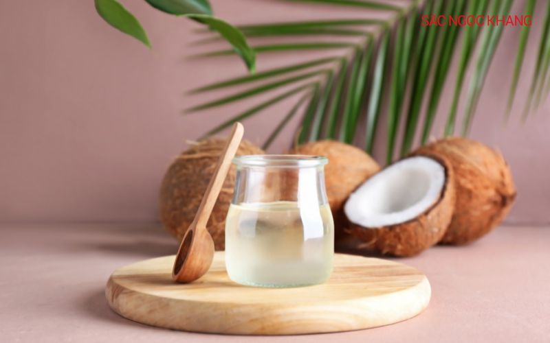 Dầu dừa: Khả năng dưỡng ẩm sâu, chống oxy hóa, giúp da mềm mại