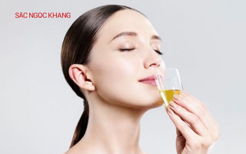 Uống collagen đúng cách với dạng nước chỉ cần uống trực tiếp