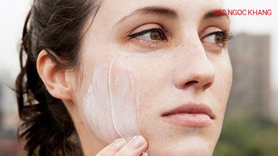 Kem chống nắng vật lý chứa kẽm oxit có thể để vệt trắng trên da