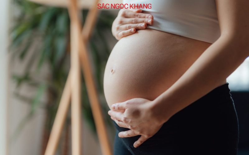 Phụ nữ mang thai dễ bị nám vùng má do thay đổi nội tiết
