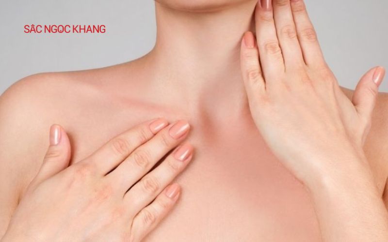 Thực hiện massage cho vùng cổ