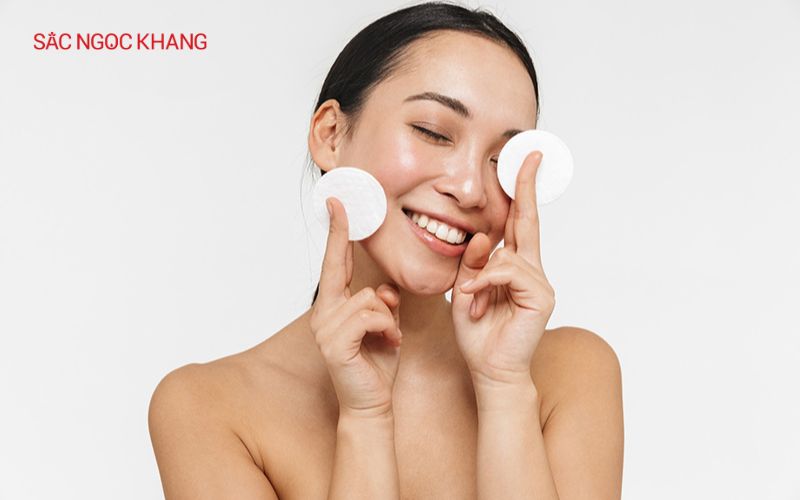 Cần tẩy trang kỹ lưỡng để loại bỏ hoàn toàn lớp kem chống nắng