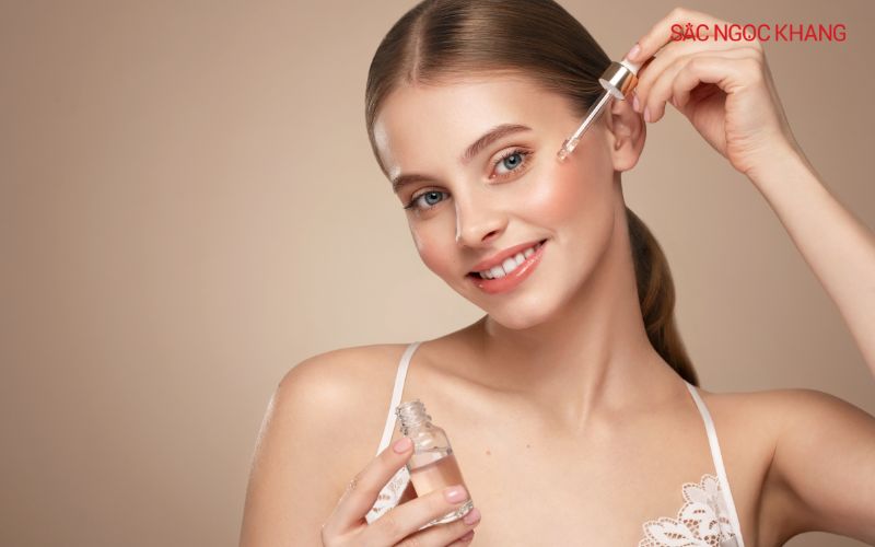 Nên chọn serum có kết cấu nhẹ nhàng, không gây nặng mặt