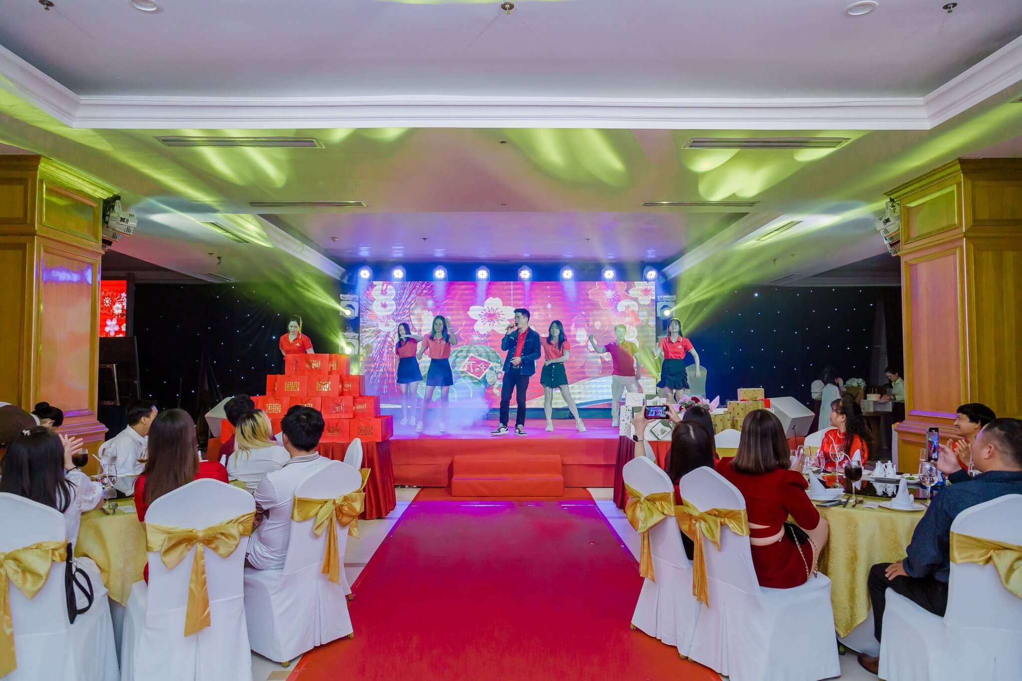 Không khí rộn ràng tại buổi Tiệc Tất Niên