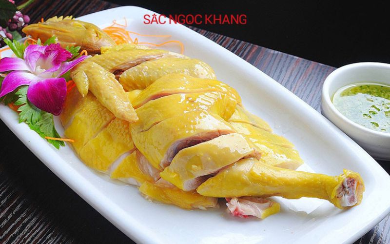 Thịt gà là một loại thực phẩm giàu collagen dễ kiếm