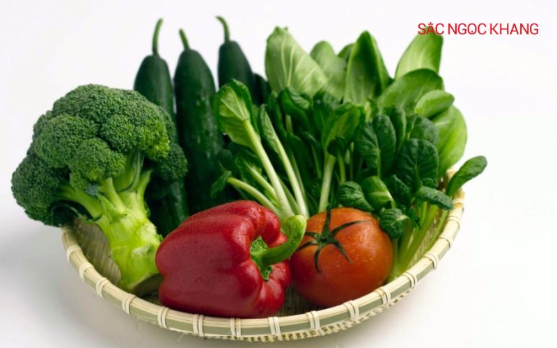 Rau xanh chứa nhiều Vitamin C