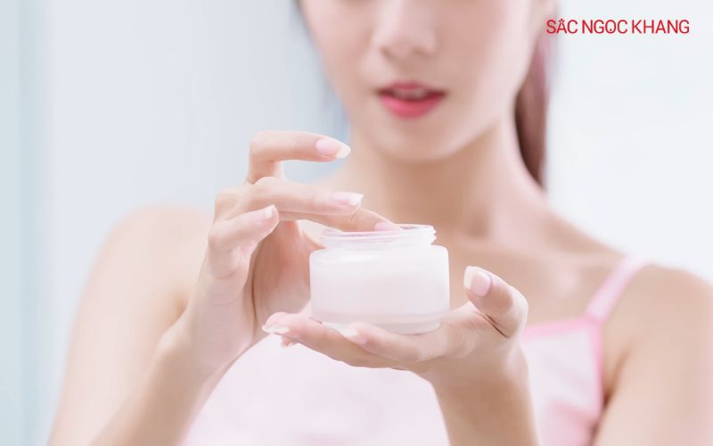 Các loại kem dưỡng chứa Niacinamide giúp da mềm mại, giảm tình trạng khô sần